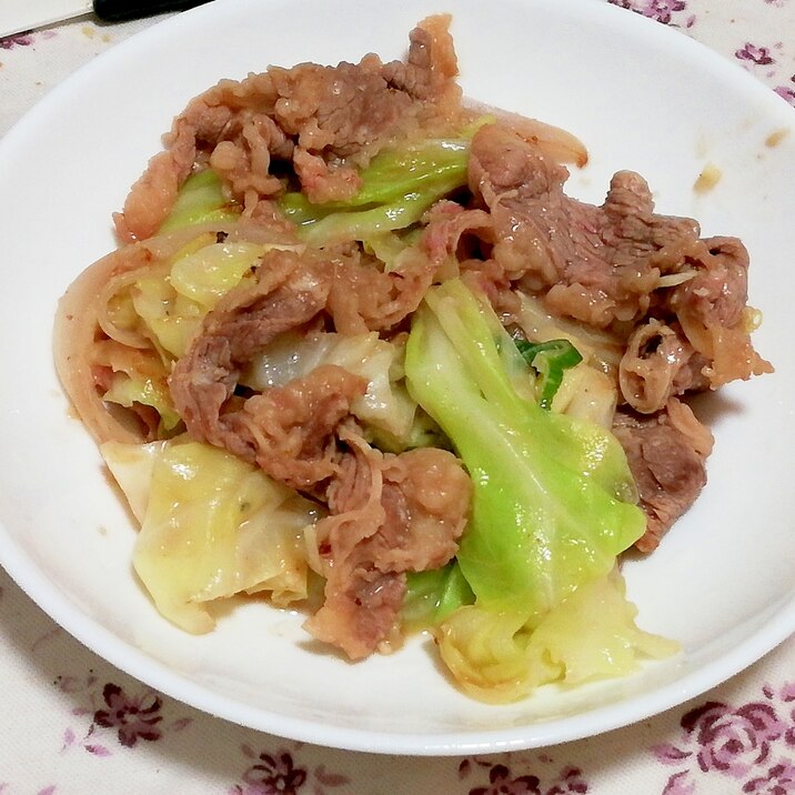 切り落とし肉で簡単節約！キャベツと玉ねぎの塩炒め